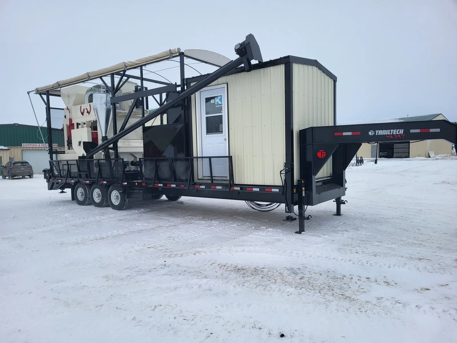 SMS 450 mobile grain cleaner